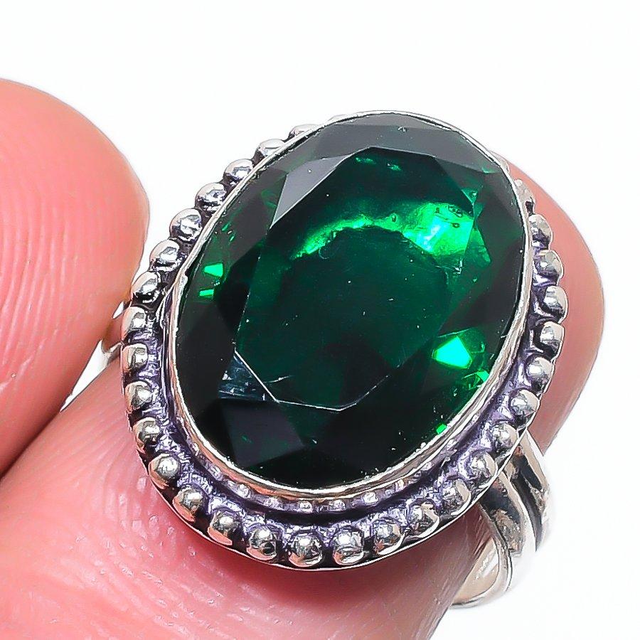 

Кольцо из серебра 925 пробы с натуральным хромдиопсидом, размер 8 L0H20