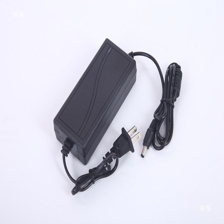 Багатовольтовий бездротовий контролер для електричного лінійного приводу з телескопічним штоком