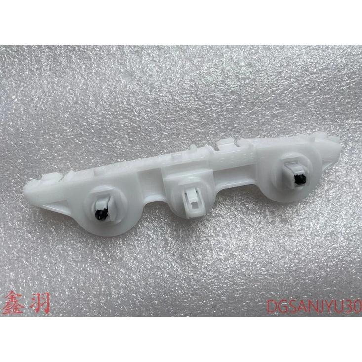 Outlander2 2010-2012 BRACKET,FR BUMPER SIDE side of front bumper plastic stent. 6400C455 6400C456 LH left