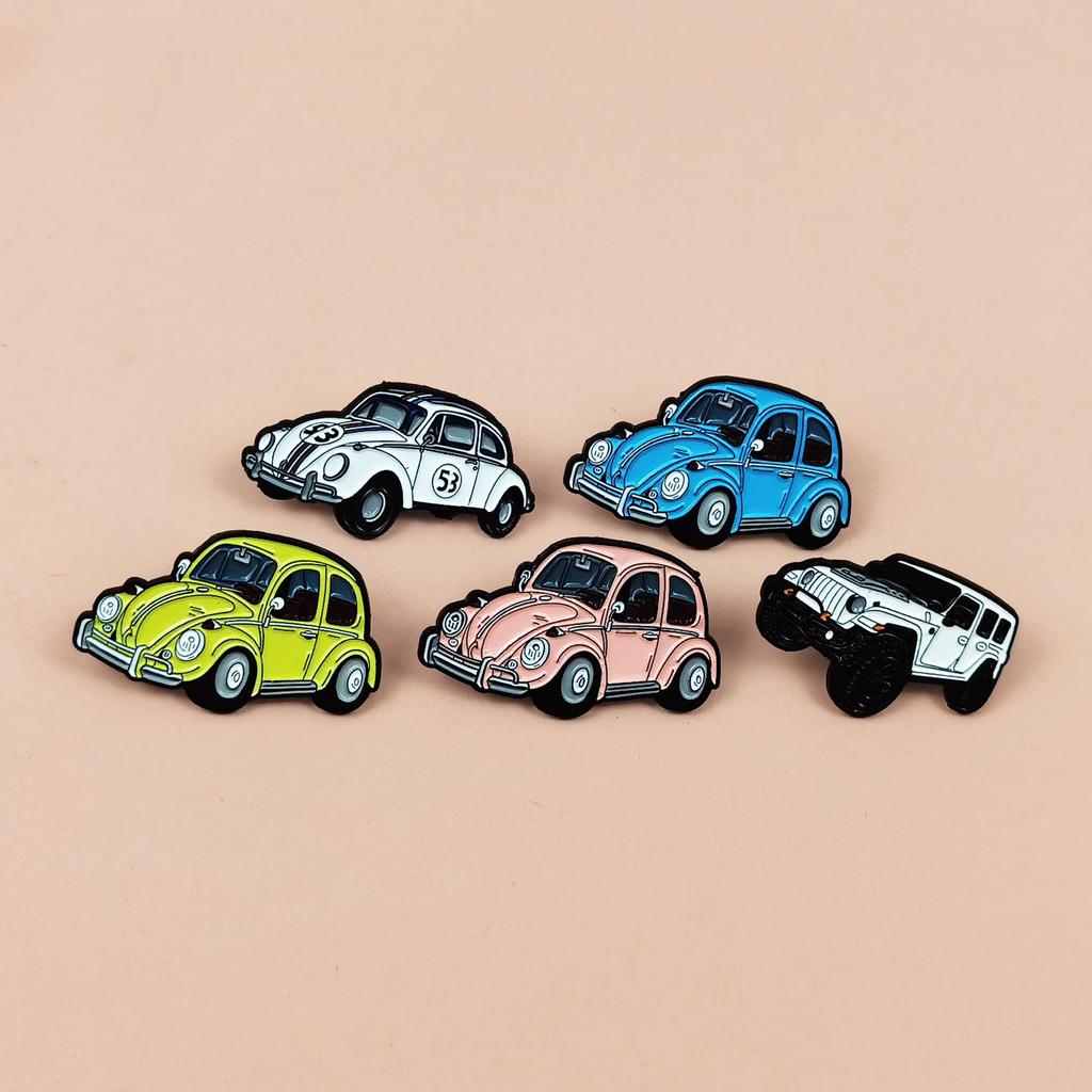 Retro Cartoon Beetle Car Brooch: Gold Drip Oil Badge for Bags & Clothing Accessories