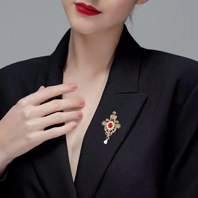 Baroque Vintage Fashion Versatile Crown Brooch Resin Drop Pearl Brooch Women's Clothing Accessories