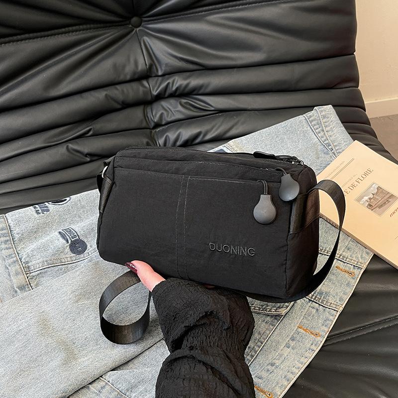 

Multi-compartment large-capacity shoulder messenger bag women s bag outdoor travel anti-splashing ultra-light nylon bag чорний
