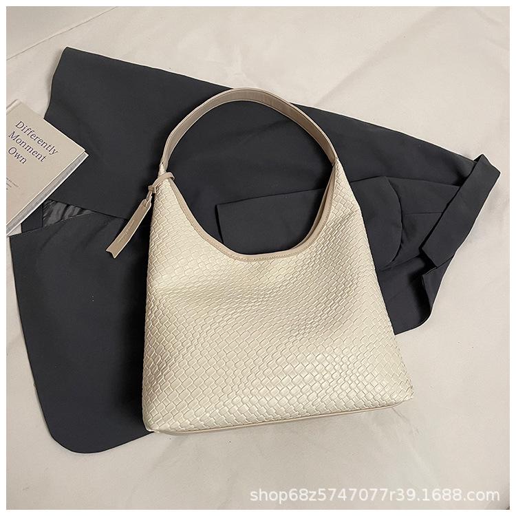 Soft Leather Underarm Bag Woven Pattern Vegetable Basket Bag Fashionable Foreign Style High-end Large-capacity Texture Commuter Tote Bag