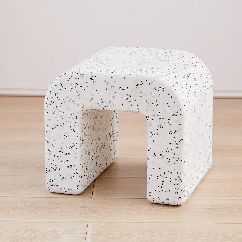 Moderne minimalistische kleine Hocker aus Kunststoff, Stühle, Couchtische, Beistelltische, Schuhhocker, Wohnzimmer, Balkon, Schlafzimmer, niedrige Hocker
