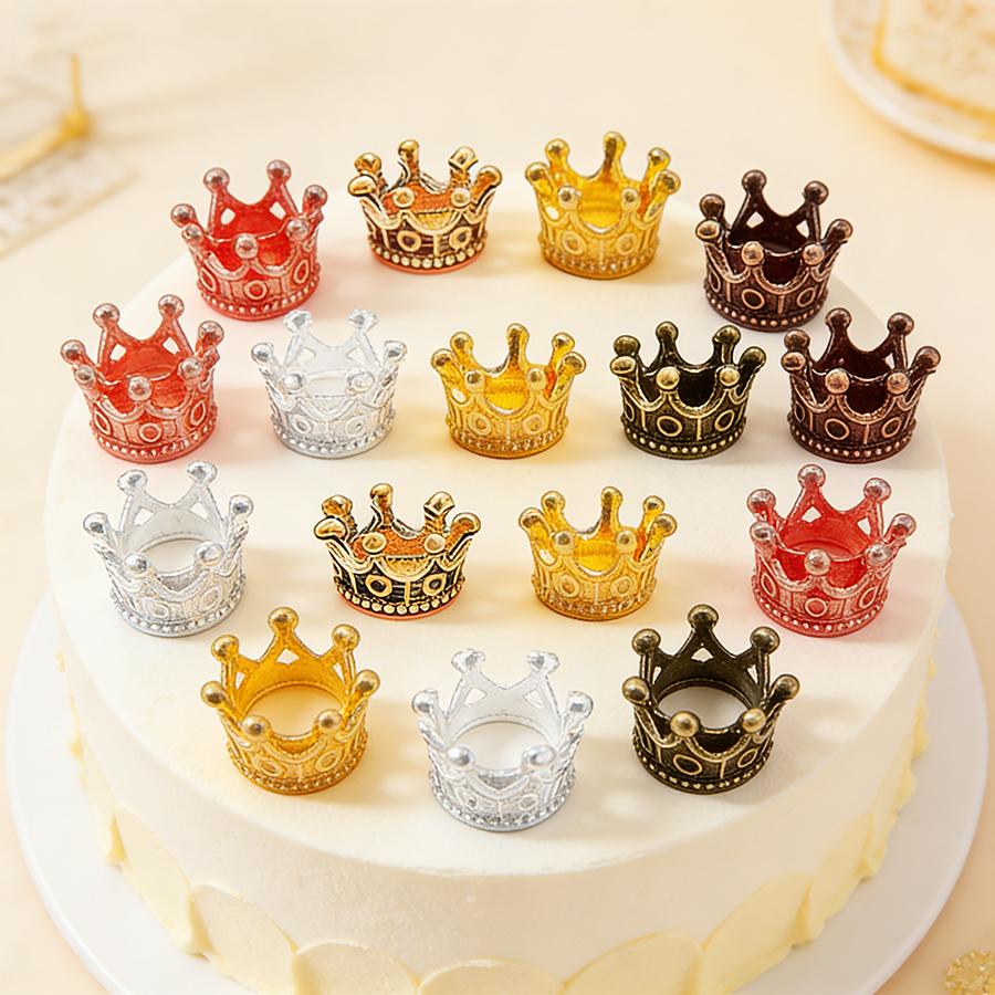 32pcs 1cm Mini Metal Crowns, 1:12 Scale Dollhouse Miniature Decor, Tiny Vintage Crown Charms for DIY Crafts & Fairy Garden