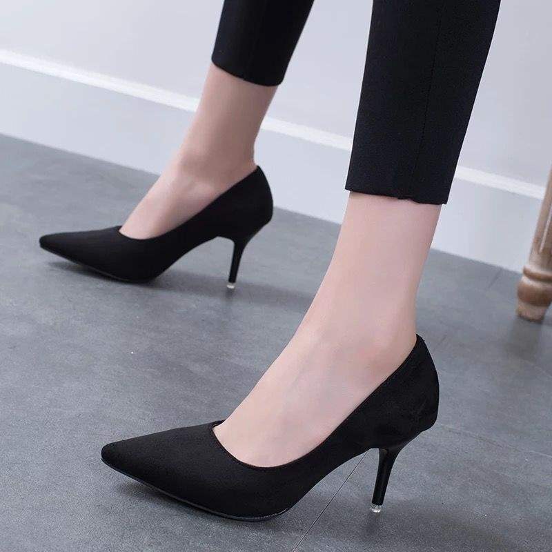 2025 vår og høst nye allsidige internettkjendiser svarte høyhælte damesko tynne hæler spisse kattesko damesko bryllupssko enkeltsko