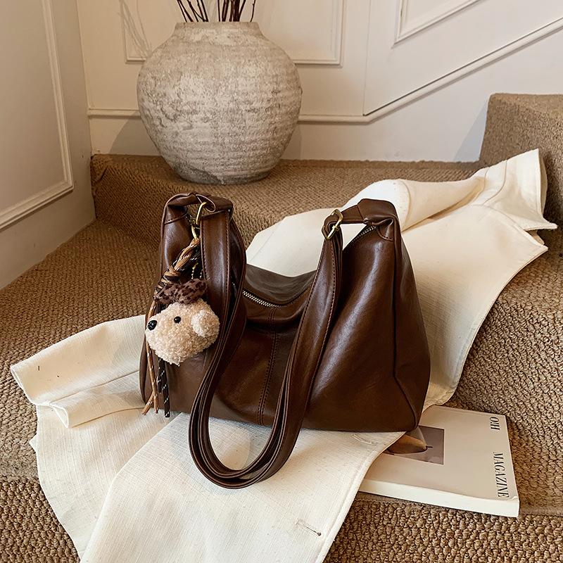 

Casual retro shoulder bag large-capacity bag women s versatile new autumn and winter commuting popular simple messenger bag no pendant