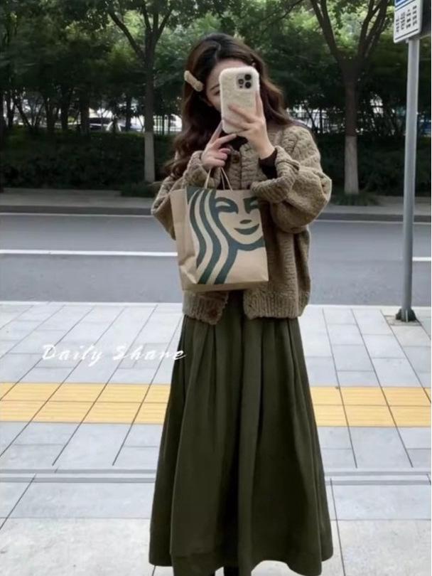 Luxurious Knit Sweater & Skirt Set for Women - New Year Fashion