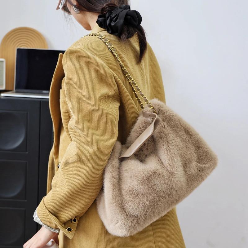 Elegant Faux Fur Shoulder Bags for Women Large Capacity Ladies Soft Plush Chain Handbags Fluffy Solid Color Underarm Bags Winter