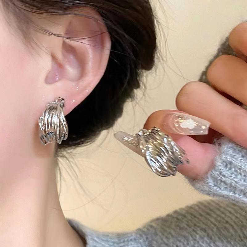 Fashion light luxury simple earrings women's silver light luxury high-end small earrings niche design trendy cool earrings