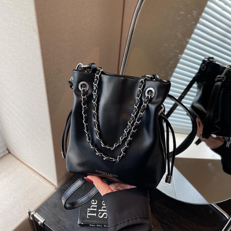 Niche design chain bag women's new simple bucket bag fashion versatile shoulder messenger bag tide