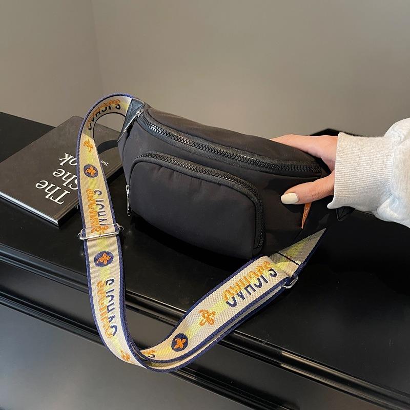 New women's breast bag sports key mobile phone storage bag fashion women's motorcycle solid color fanny pack