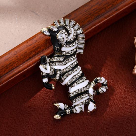 Brooch Horse-Themed Zine Alloy Brooch with Inlaid Crystals Enamel Faux Pearls Fairy Tale Badge Artistic Accessories
