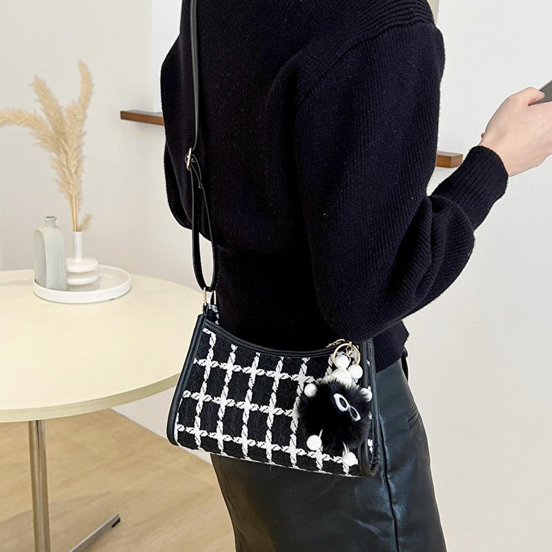 Fashion Plaid Women's Bag 2025 Winter New Simple Temperament Single Shoulder Small Square Bag New Fashion Underarm Bag Women