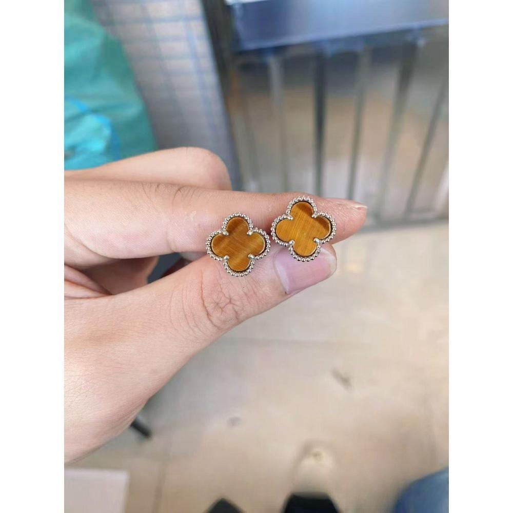 Náušnice se čtyřlístkem Bílá perleť Karneol Černý achát Dámské náušnice Piercingy