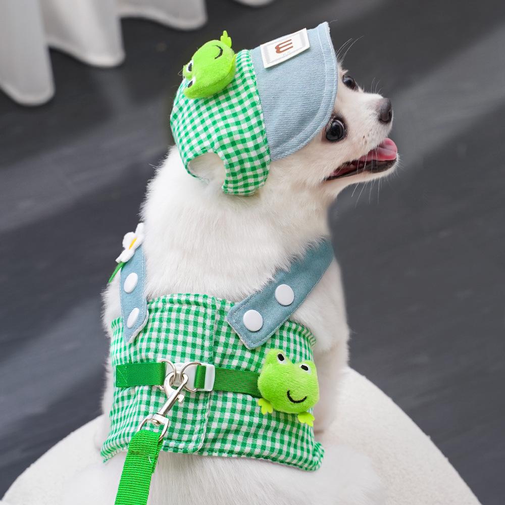 Green plaid frog pet 3-piece set (hat, overalls, leash). Breathable, stylish for spring/summer outings, walks and photos.