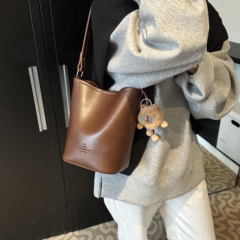 Autumn Fashion Retro Portable Bucket Bag, High-end Sense Versatile Casual Shoulder Bag, Simple Texture Messenger Bag