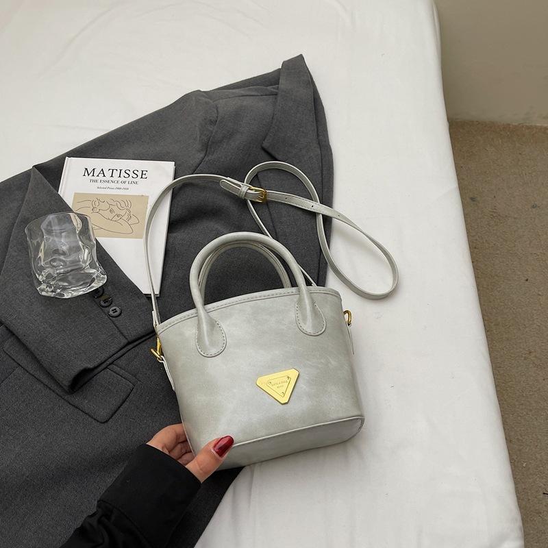 This year's popular retro bag women's large-capacity 2025 new spring and summer casual messenger bag portable bucket bag