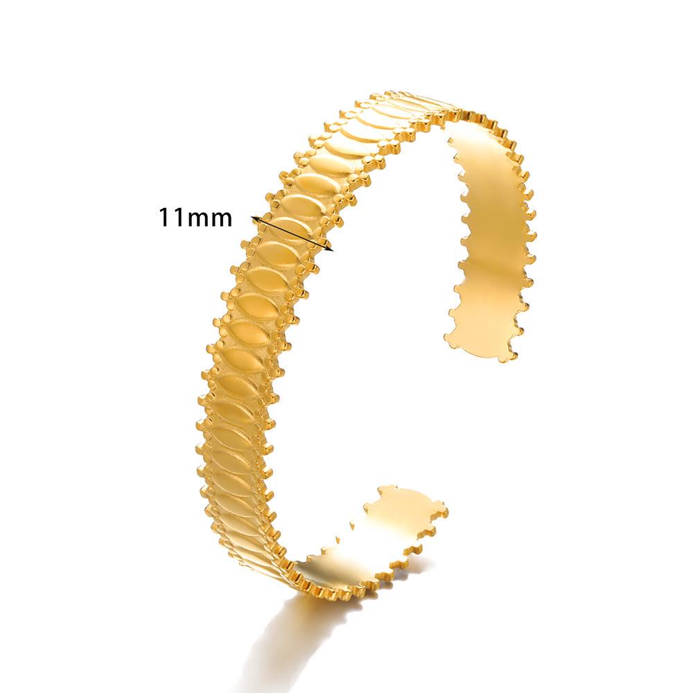 European & American Stainless Steel Heart-Shaped Hollow Geometric Bracelet