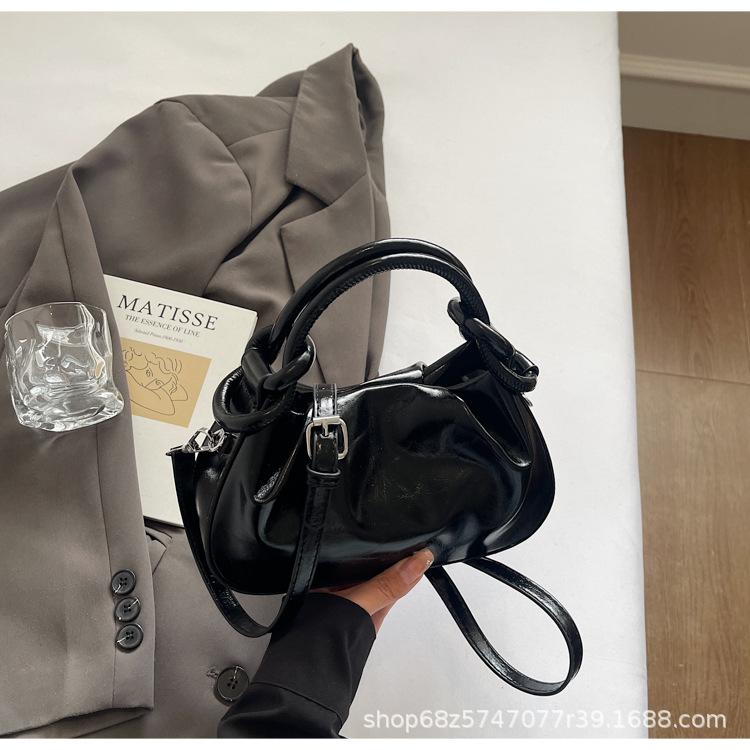 Premium foreign style portable small bag women's 2025 new fashion versatile pleated shoulder bag commuter messenger bag