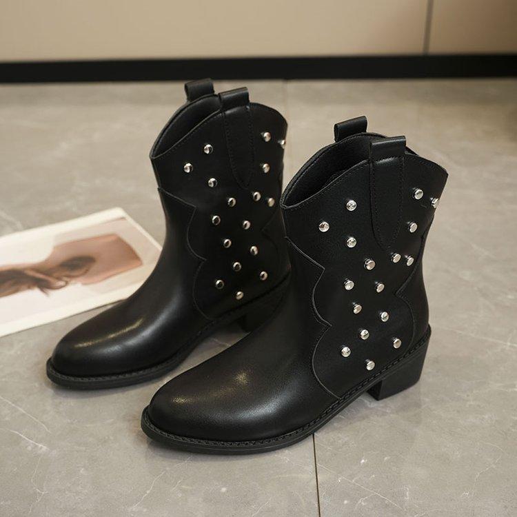 

Великого розміру черевики-мартінси з заклепками жіночий верхній одяг 2024 осінь та зима нова мода універсальні повсякденні модні черевики 43