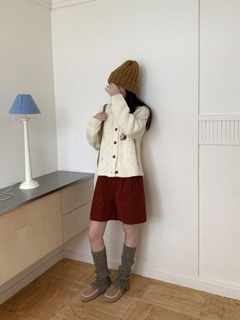 Guêtres chaudes tricotées style japonais pour femmes - Gris rétro mi-mollet, Blanc lait doux hauteur genou - Parfaites pour l'automne/hiver.