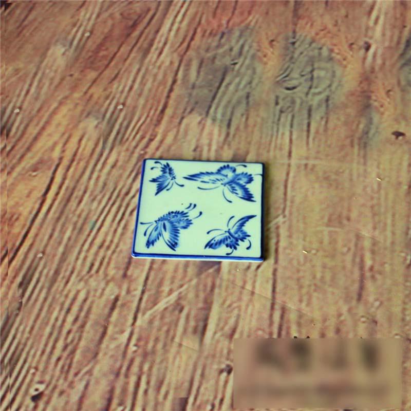 Сине-белая керамическая подставка под стакан и настенный декор