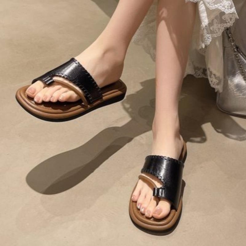 2026 Summer New Korean Flat Flat Slippers for Women's Outerwear with Toe Clips, One Line Dragging, Casual Beach Coolers