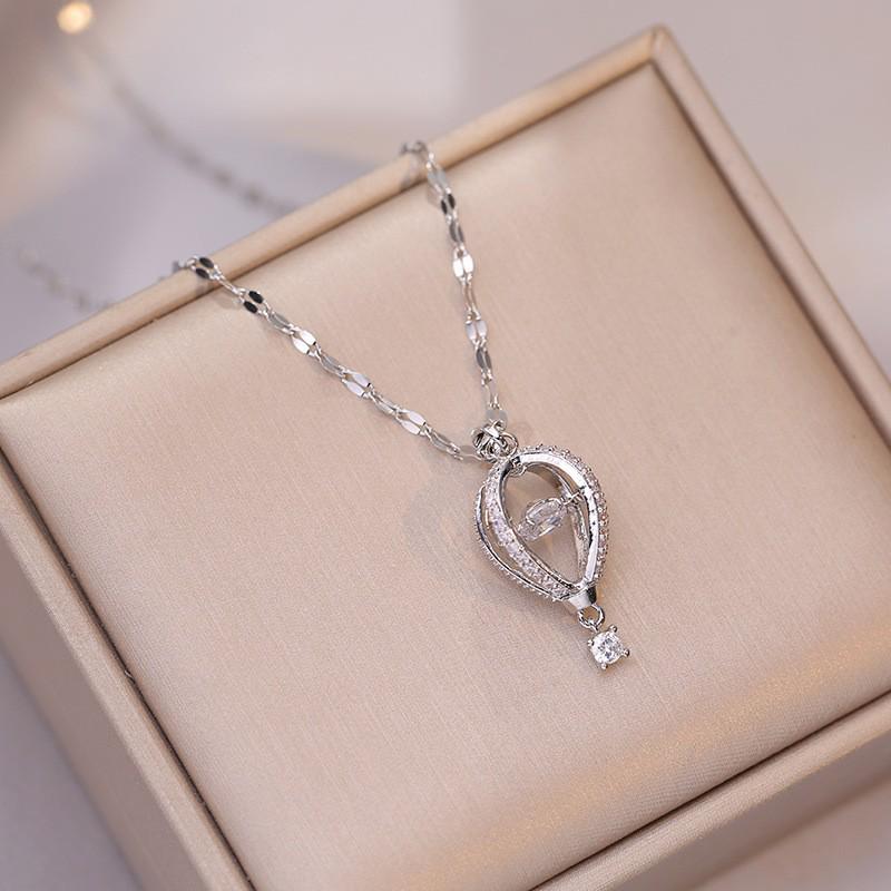 Women's Fashion Heart Pendant Necklace - Elegant, Simple Design, Versatile Clavicle Chain Jewelry