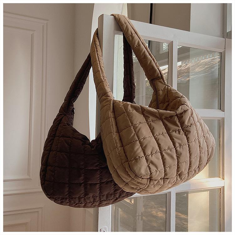 Nylon Tasche 2023 Neue frauen Tasche Handtasche Tote Herbst/Winter Neue Mode Raum Baumwolle Anzug Tasche Große Kapazität lingge Knödel Tasche