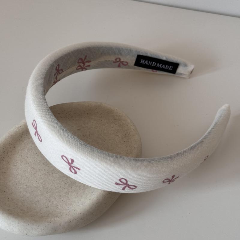 Sweet Bow Hairband for Girls with High Forehead, Suitable for Washing Face and Applying Makeup, with A Hair-styling Function.