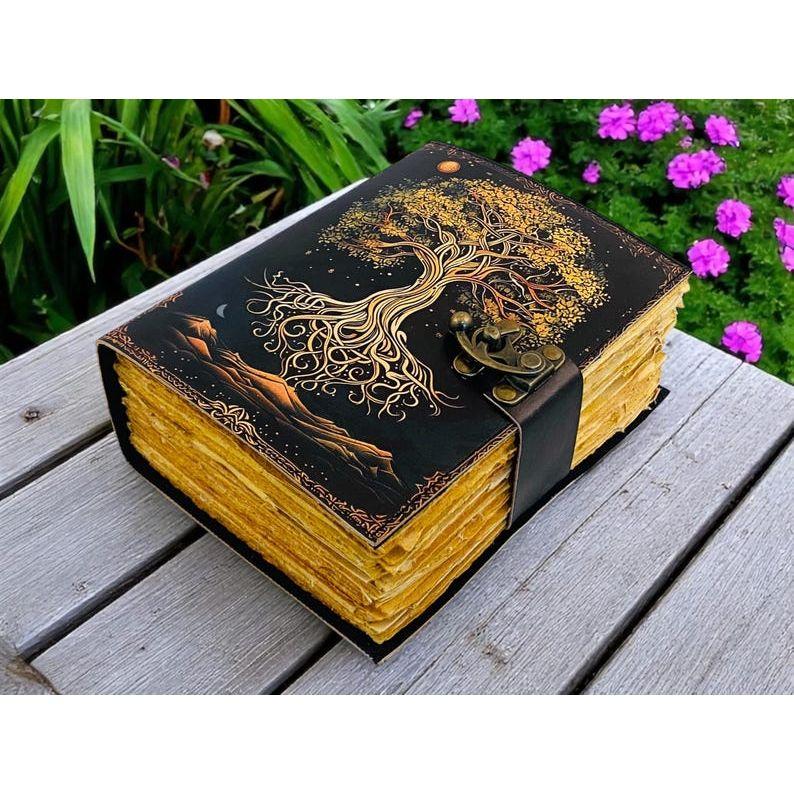 

Кожаный гримуар, Журнал с принтом Древо жизни, Пустая книга теней, Кожаные небесные подарки для него, для нее. 7 x 5 in - 200 Sheet