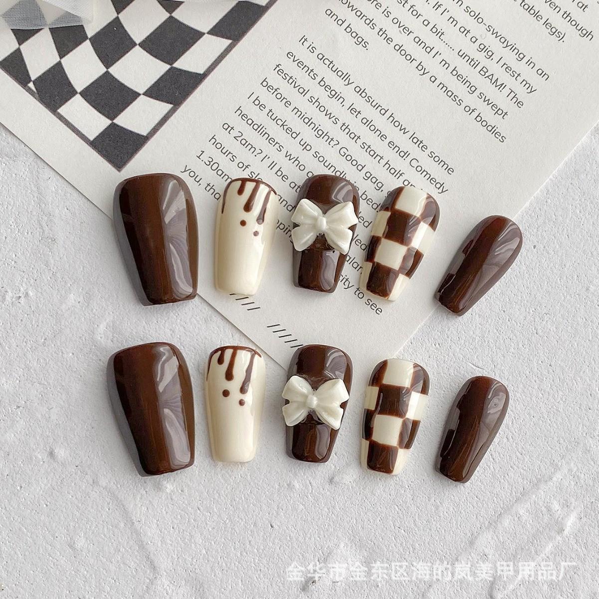 

2024 Autumn/Winter High-End Checkered Wearable Short Nail Patches Ice Cream Delight - XS