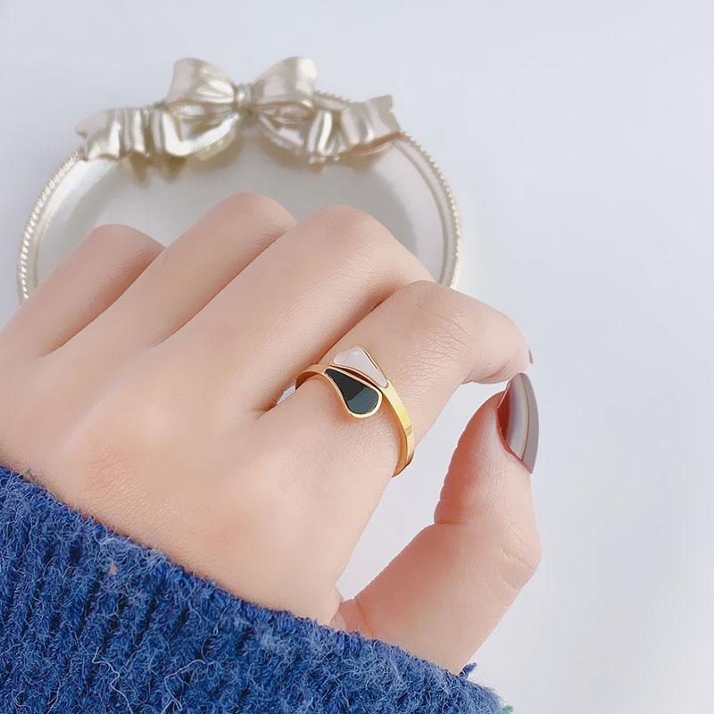 Korean Style Simple Titanium Steel Ring Women's Black and White Shell High-end Same Style Trendy Ring