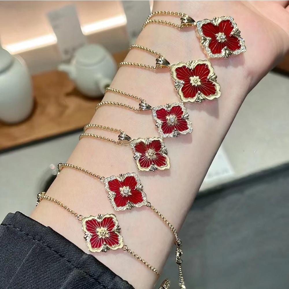 Necklace Light Luxury Craft Four-leaf Clover White Fritillary Agate Women's Pendant