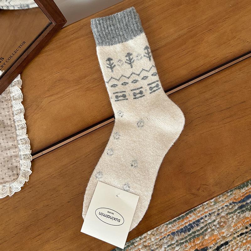 Fair Island wool tree socks women's retro medium tube Japanese autumn and winter cartoon animal stacking socks