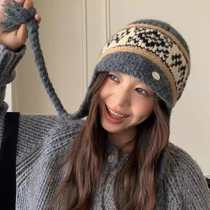Fair Island style knitted wool hat women's autumn and winter thickened warm ear protection shows small face bag head cold hat braided hat atmosphere