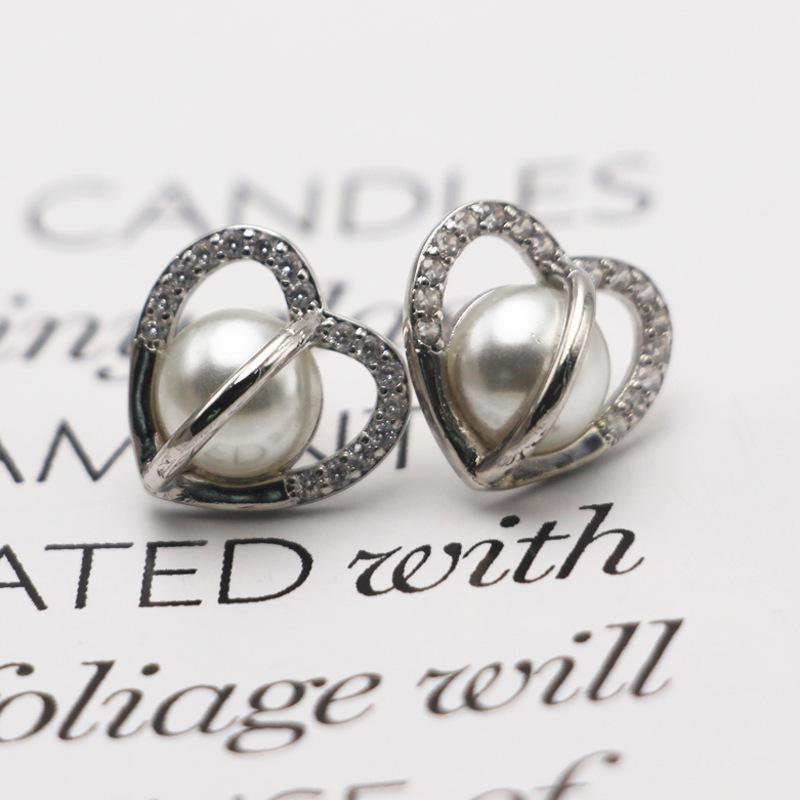 

Корейская версия модных женских сережек с полужемчужиной Flush Love Net New