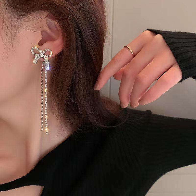 2023 Trendy Rhinestone Bow Tassel Earrings: Elegant Retro Jewelry for Women
