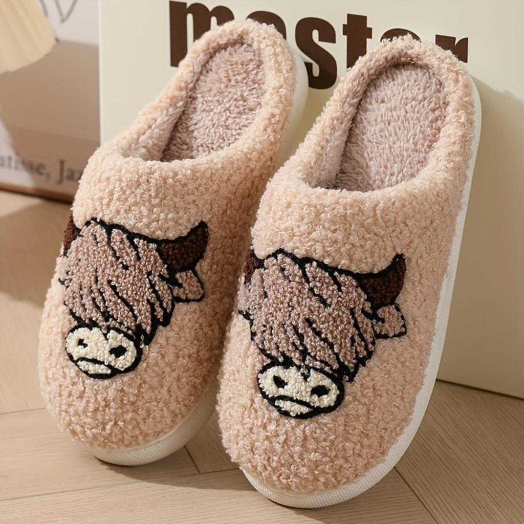 Comfortable Velvet Home Slippers, Elegant Light Beige Friendly Soft Bottom, Lightweight and Fashionable, with A Neutral Animal Pattern Design