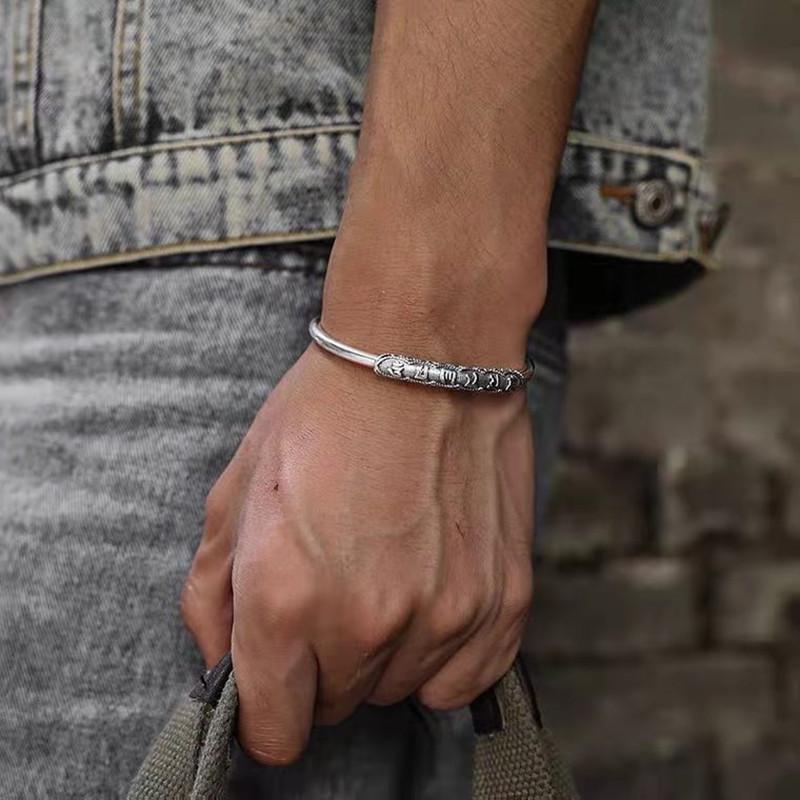 Six-Character Mantra Silver-Plated Hand-Carved Bracelet: Retro Heart Sutra Open Bangle for Men's and Women's Couple Jewelry.