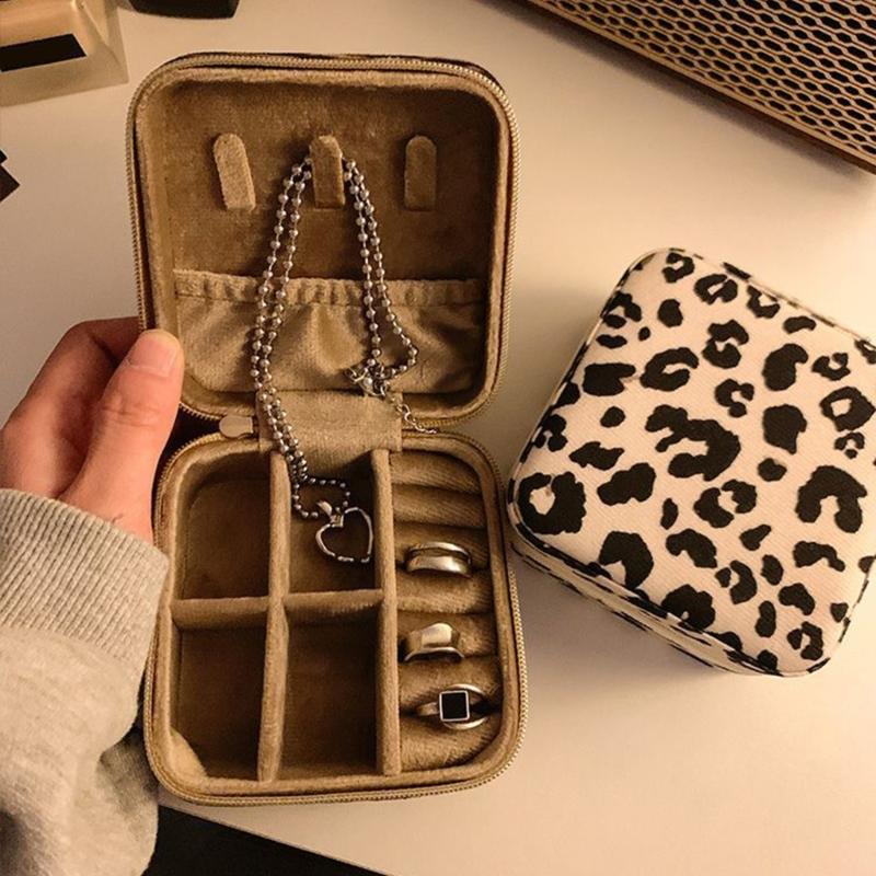 Portable Leopard Print Jewelry Pouch Trendy Leopard Print Jewelry Carriers Soft Storage Case for Business and Leisure
