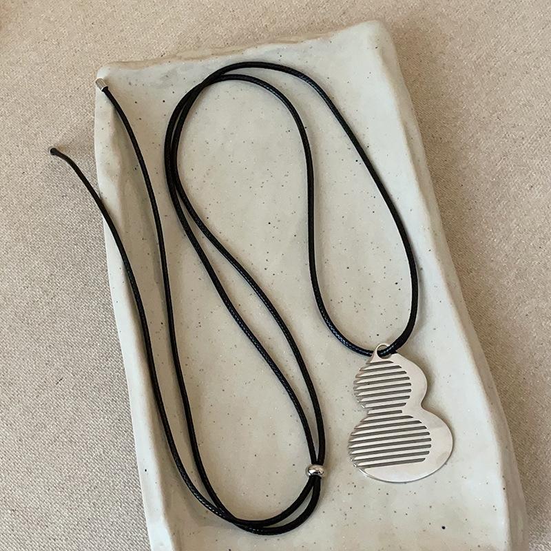 

2025 Hot Sale Metal Bottle Gourd Comb Pendant Necklaces For Women Ladies Long Adjustable Black Wax Rope Sweater Chain