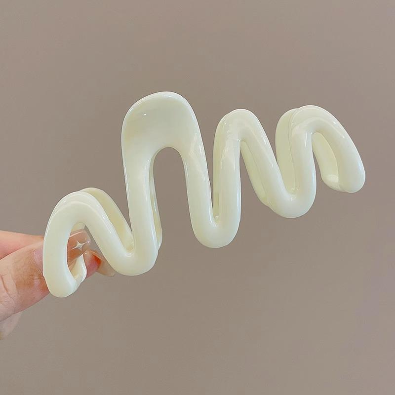 

New Colorful Heart Wave Hair Claw Clip For Women Korean Sweet Acrylic Large Shark Clip Ponytail Headwear Hair Accessories