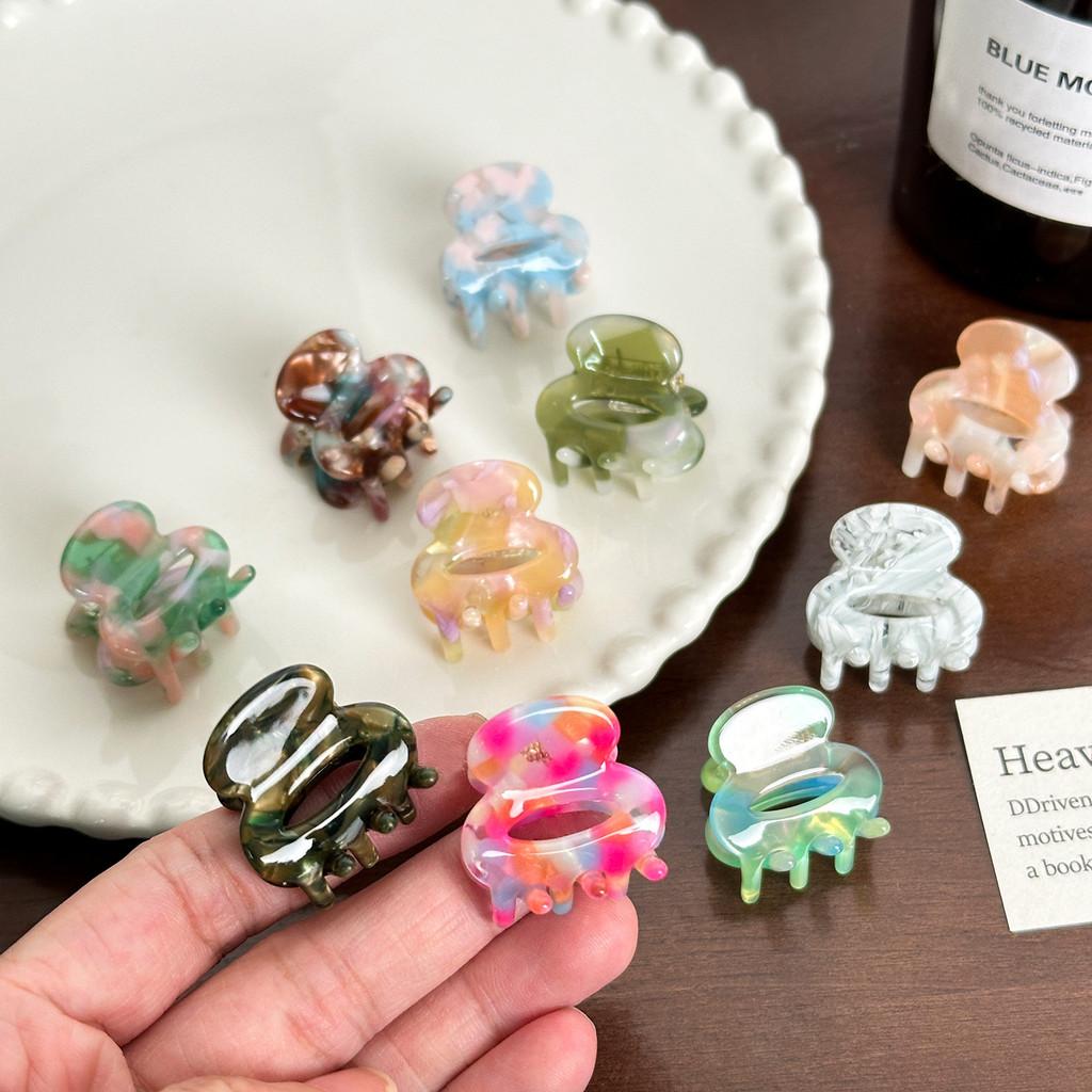 Adorable Geometric Hair Claws In Vibrant Colors For Fashionable Womens Hair