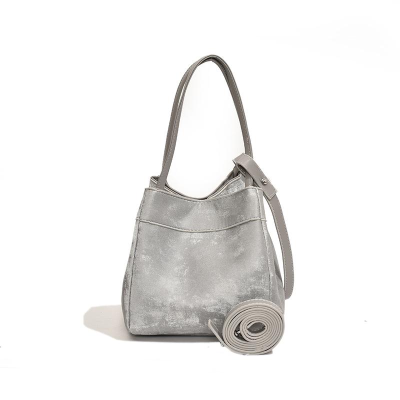 Large capacity fashion texture simple shoulder messenger bag women's 2025 spring new versatile bucket bag tide
