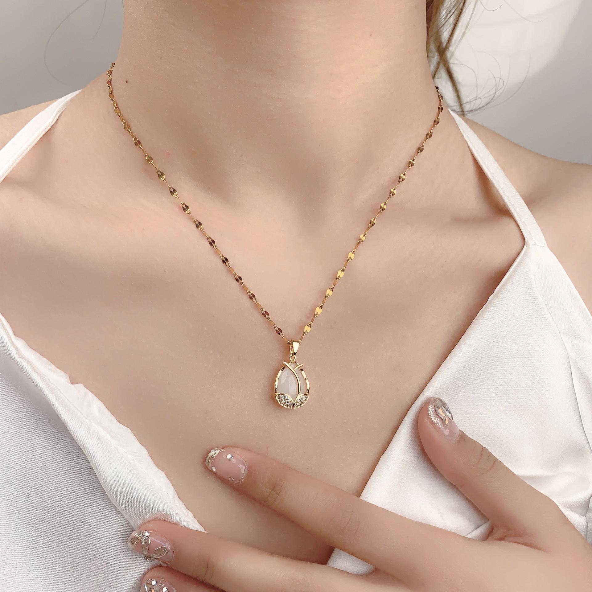 

Necklace Does Not Fade Women s Summer Tulip Titanium Steel Necklace Versatile Accessories Niche Design High-end Necklace