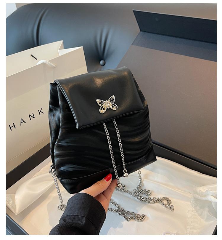 

Рюкзак на ланцюжку для відпочинку у формі ніші, жіночий рюкзак із декоративним метеликом, 2024 новий модний жіночий рюкзак чорний