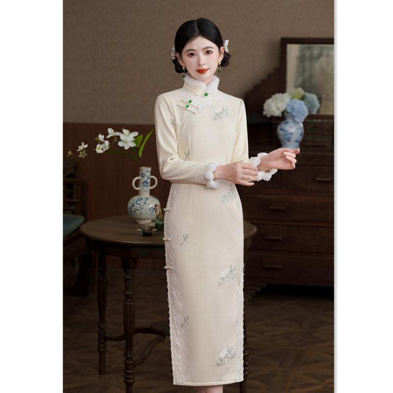 Simple and elegant Chinese compound lace long fur collar cheongsam winter new young women's national style long-sleeved cheongsam
