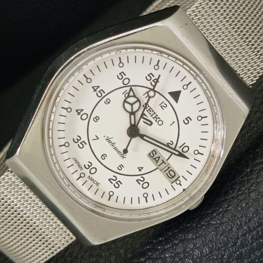 

VINTAGE SEIKO 5 AUTOMATIC JAPAN MENS WHITE COLOR DIAL WATCH a701327-5 R206a-a701327